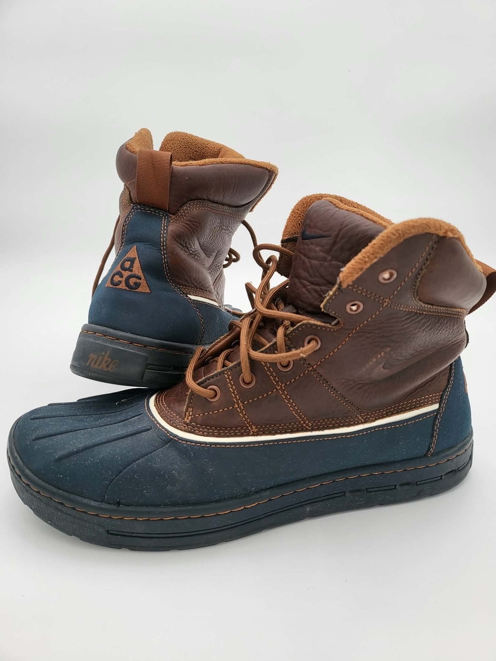 Nike Men's Brown Leather & Navy Rubber Duck Boots